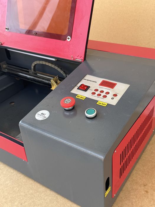 Maquina de gravação e corte a laser