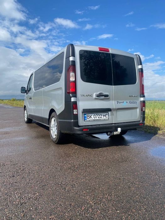 автомобіль  рено трафік