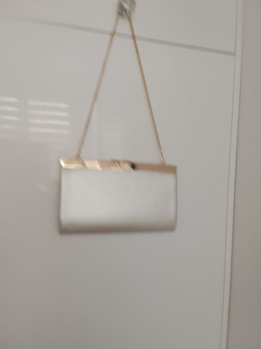Elegancka torebka na łańcuszku Monnari