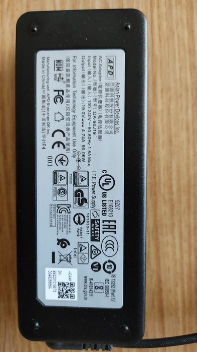 Carregador alimentador 19V 4,74A novo