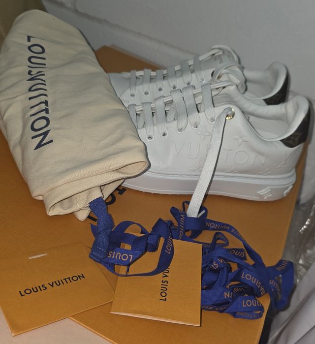 Tenis Louis Vuitton praticamente novos.
