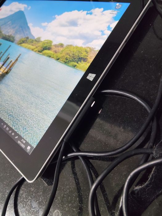 Surface Pro 6 - com carregador - 180€