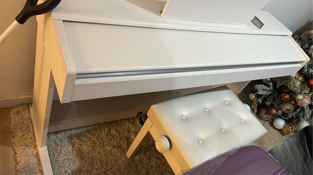 Piano Yamaha Branco lindo