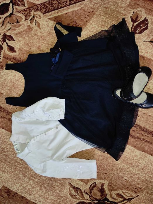 Продам речі на дівчинку років 6-8