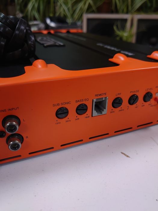 Усилитель автомобильный. Моноблок. 1600вт на 1ом.полноразмерный  6кг