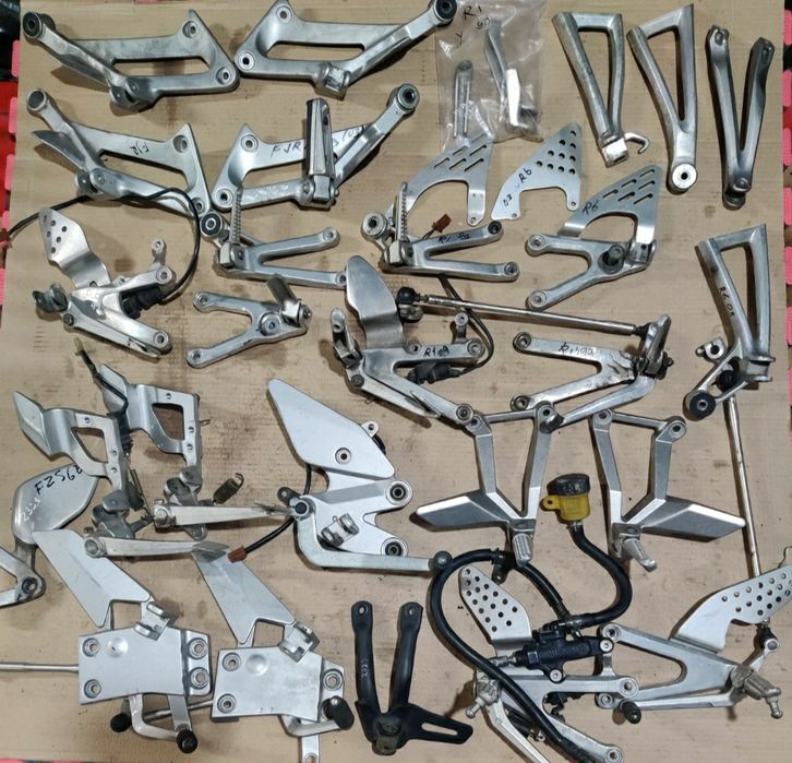 Подножки, кронштейн для мотоцикла