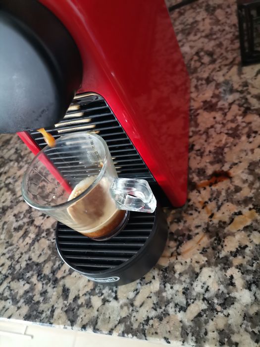 Vendo Máquina de Café Nespresso DeLonghi (COM PROBLEMA)