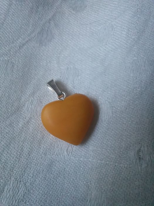 Zawieszka bursztynowe serduszko