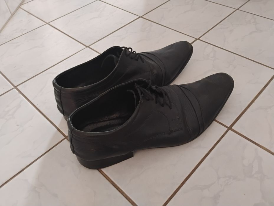 Buty męskie do garnituru.