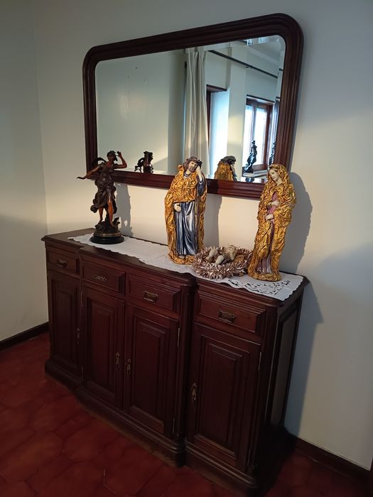 Aparador de sala e espelho