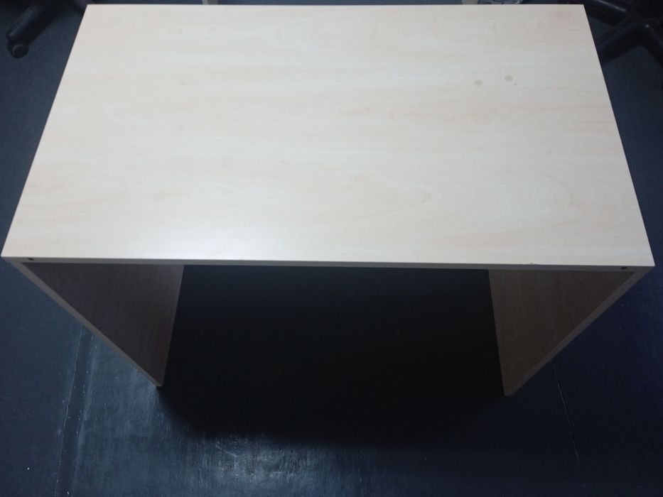 В продажі столи 94/55/74