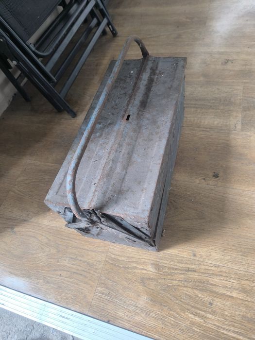 Skrzynka narzędziowa stara