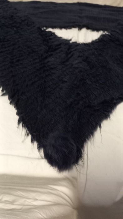 Gola com bico unisexo tecido felpudo azul marinho