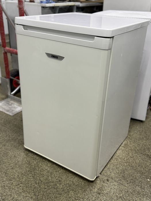 Малий холодильник sanussi Європи студент. 90 висота