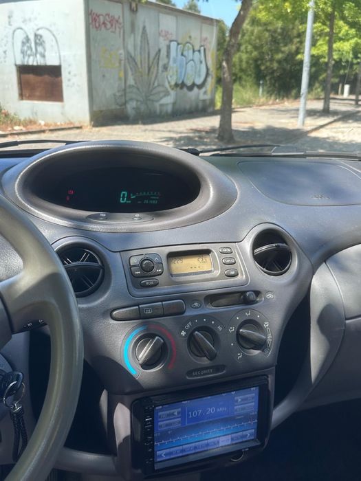 Toyota Yaris 1.0 Terra | 2001 | Muito Económico e Fiável