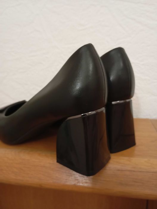 Шкіряні туфлі, зручні. Майже нові. Не мають жодних пошкоджень