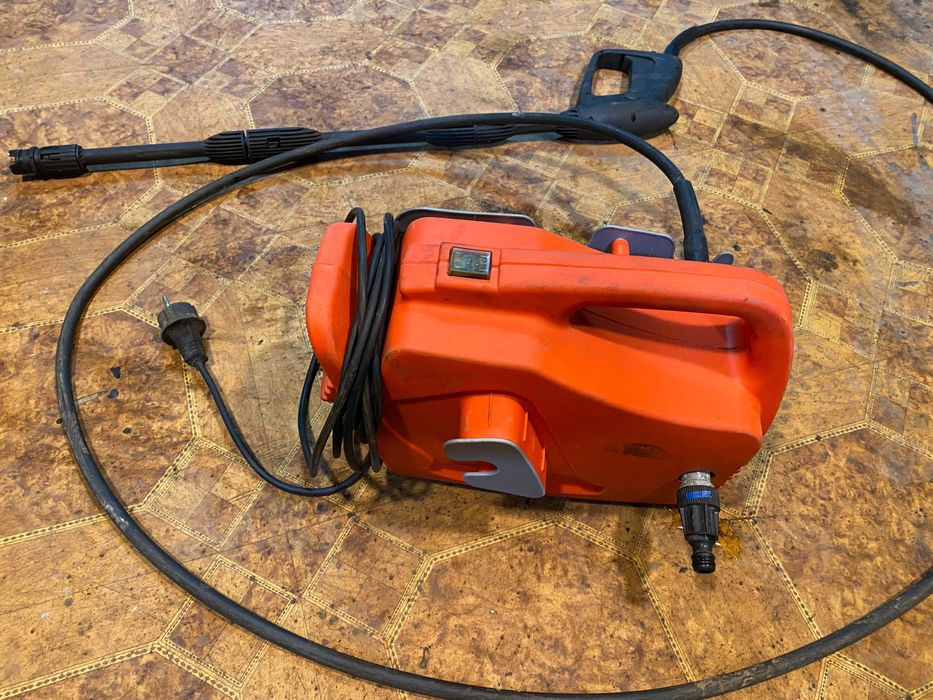 Б.У. мини мойку Black&Decker PW1300 в отличном рабочем состоянии.