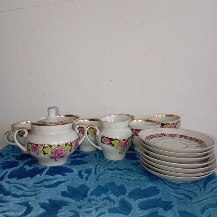 Вінтажний порцеляновий чайний сервіз на 6 осіб з позолотою