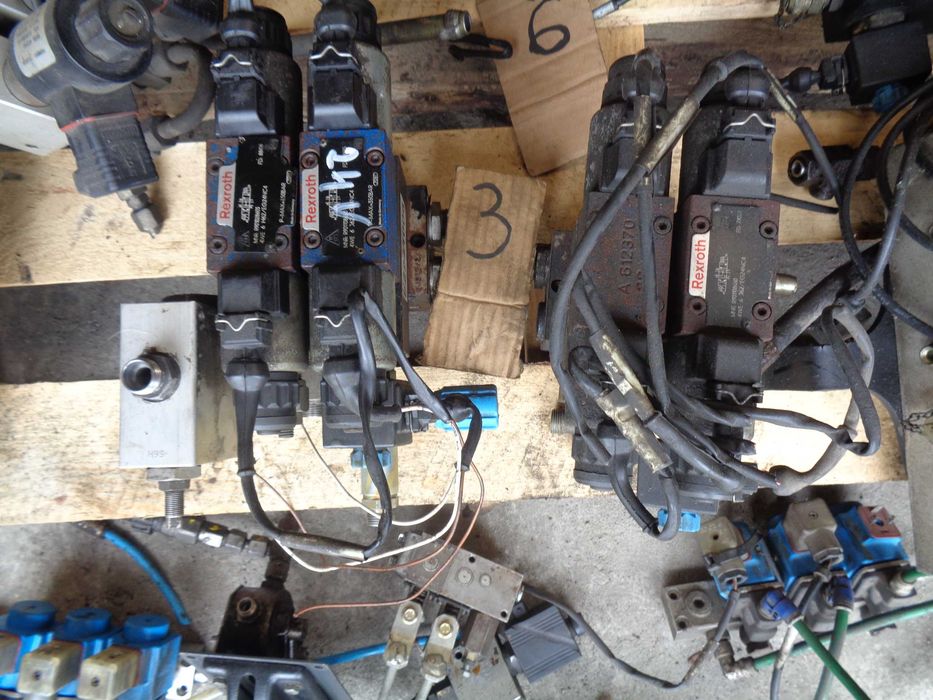 Rozdzielacz hydrauliczny elektryczny 24V Rexroth