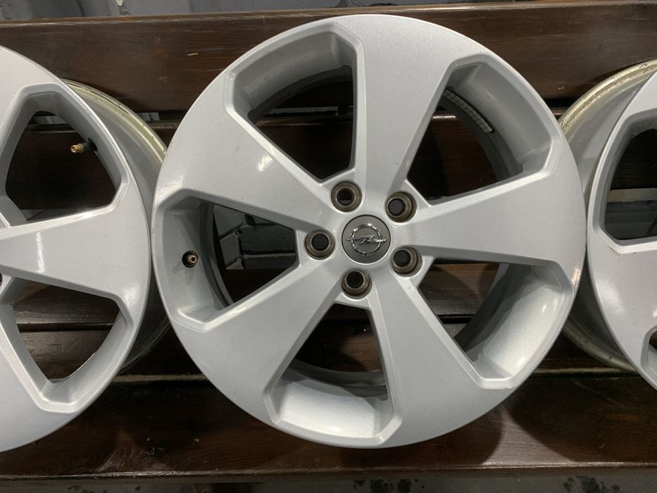 99 Оригинальные литые диски GM 5/105 R17 et 38 85396384