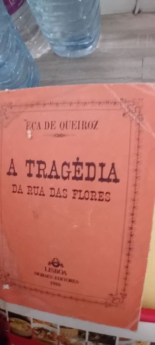 Livro A Tragédia da rua das flores de Eça de Quiróz