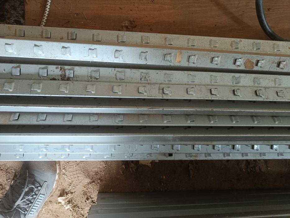 Solidne regały stalowe