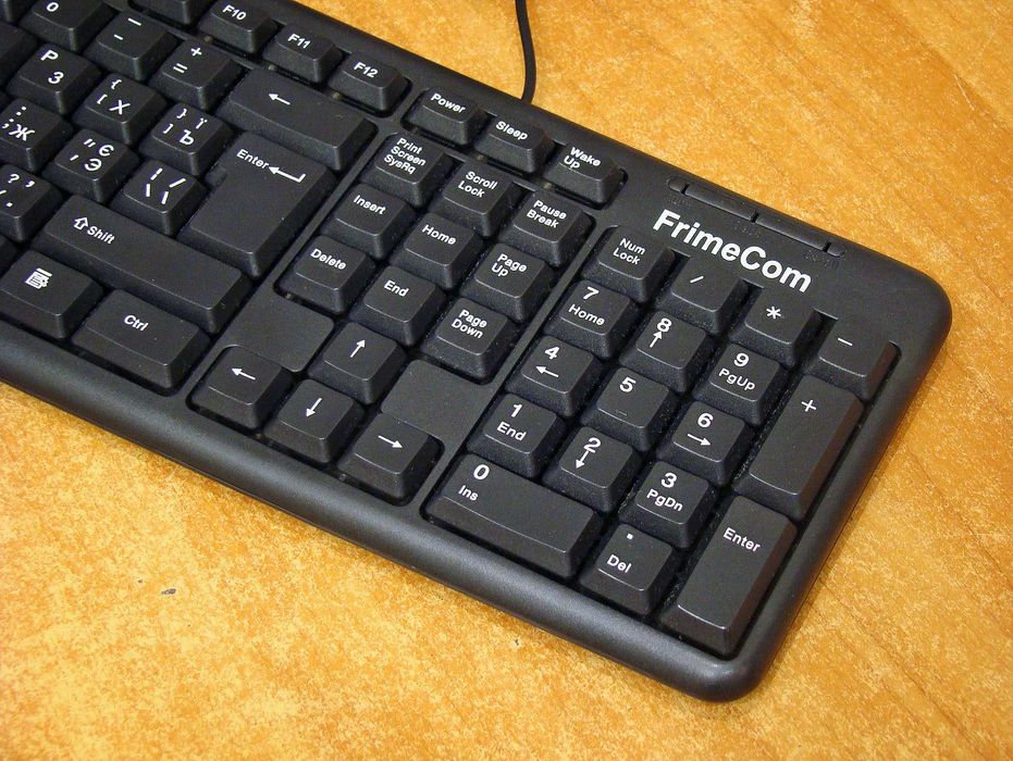 Продам компьютерную клавиатуру