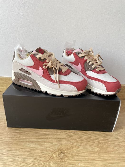 Air Jordan 1 High / Mid, Nike Dunk Low, Air Max 90 NRG, Yeezy 700.