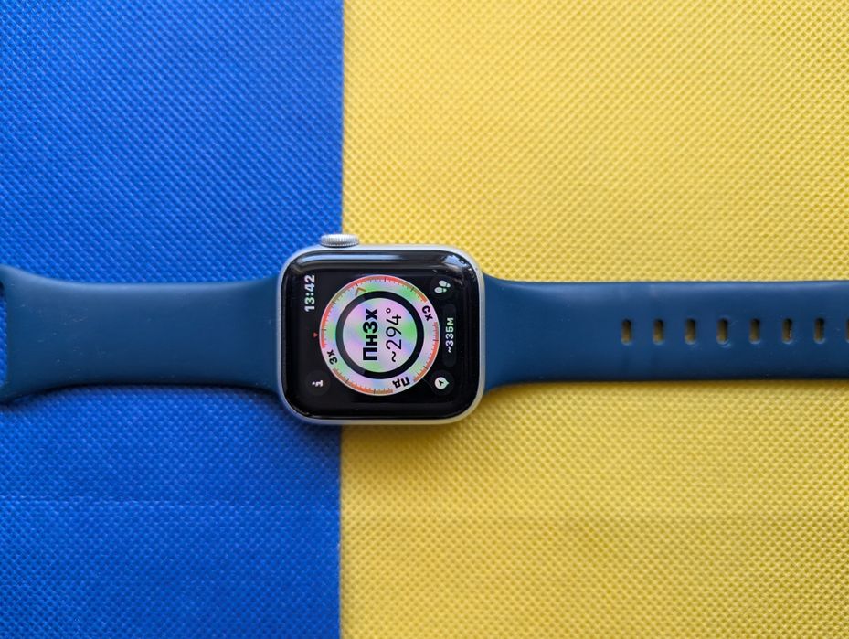 Без iCloud sn HM2H318QQ122 Apple Watch se 40 mm silver