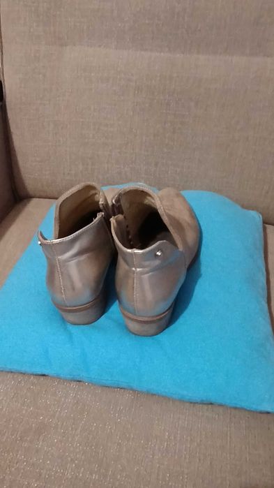 Sprzedam wygodne botki damskie zamszowe