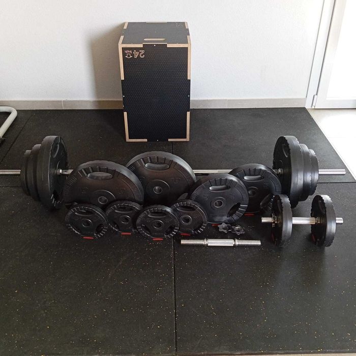 Conjunto de barra e pesos musculação