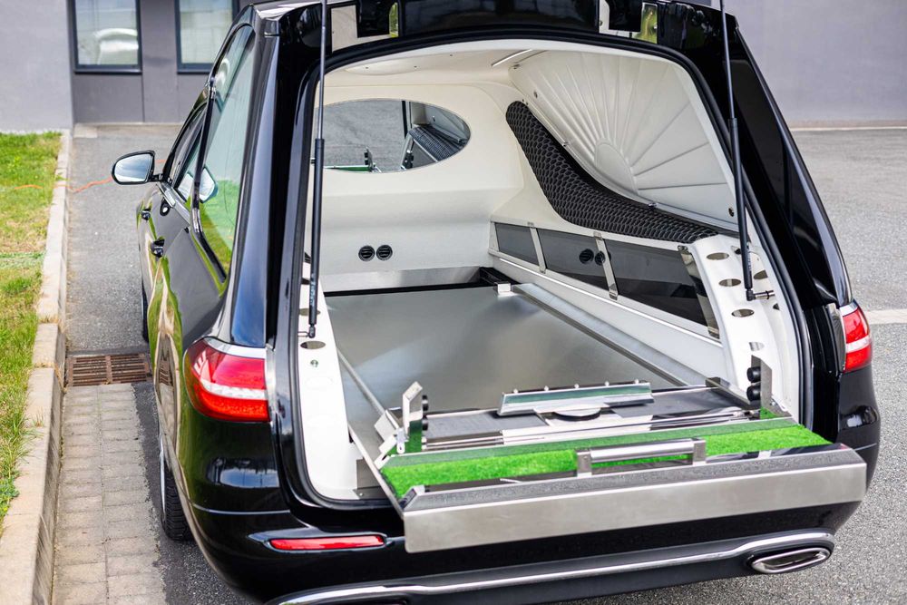 Karawan pogrzebowy Mercedes-Benz/Bojar 4-Matic