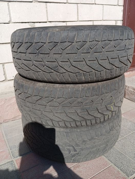 Продам зимові шины 205/55/16.