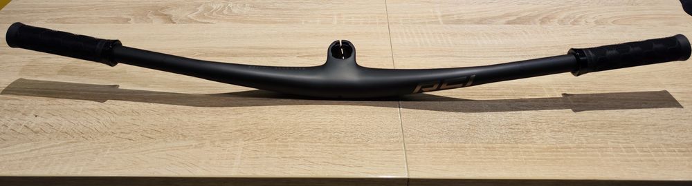 zintegrowana kierownica Bontrager RSL OCLV 820 mm OEM + chwyty Bontrager XR Trail Elite