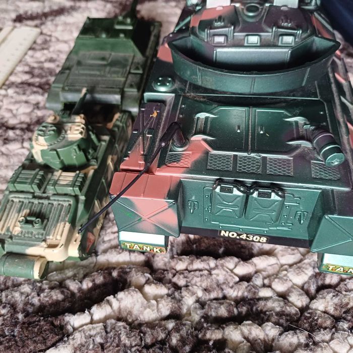 Танк большой, военная техника, игрушки модели