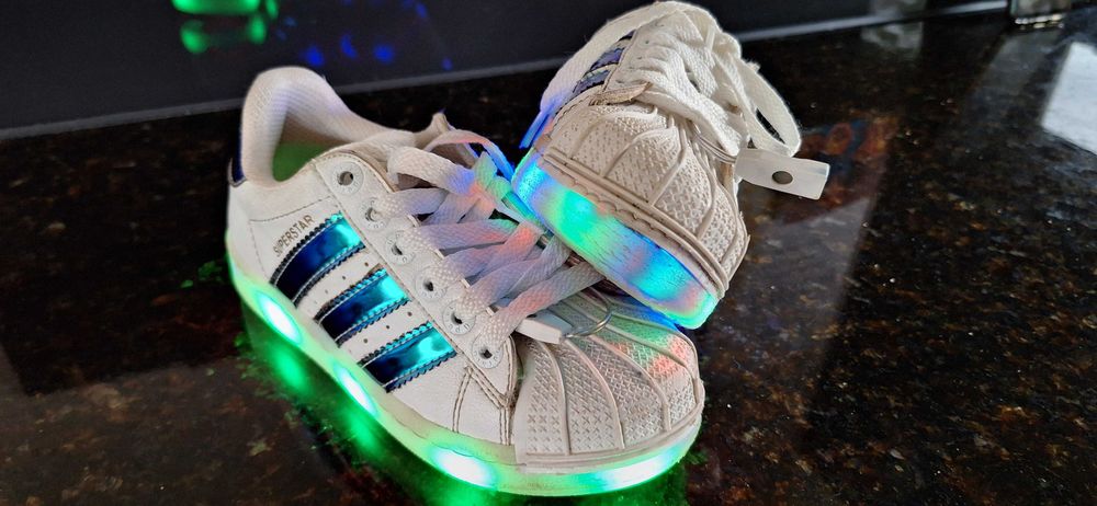 Buty led adidas hotsell