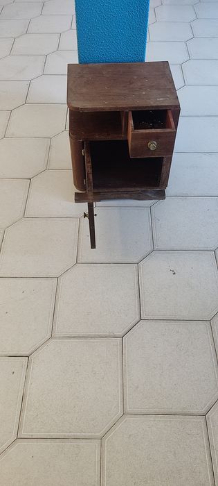 Mesinha de cabeceira