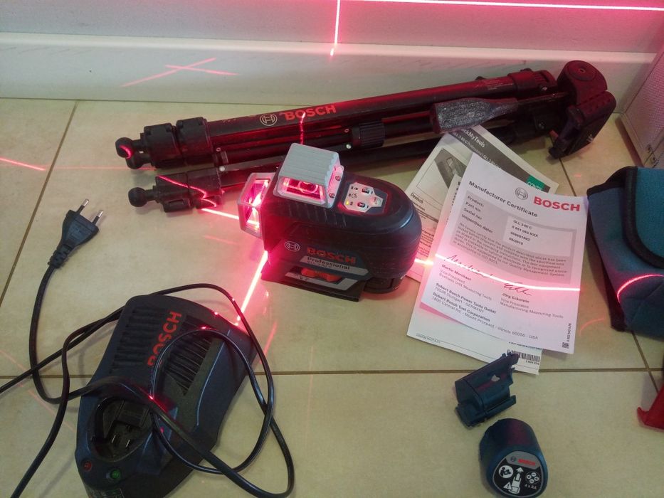 Laser Bosch GLL 3-80 C , krzyżowy ,  3x360 st. Statyw