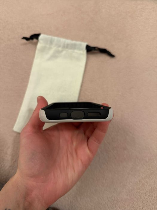 Etui Burga iPhone 16 Pro