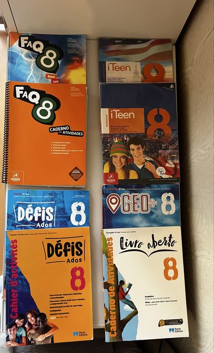 Livros e cadernos atividade 8 ano