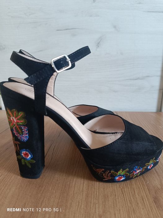 Buty damskie na grubym obcasie