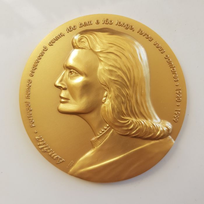 Medalha dourada Amalia 8cm