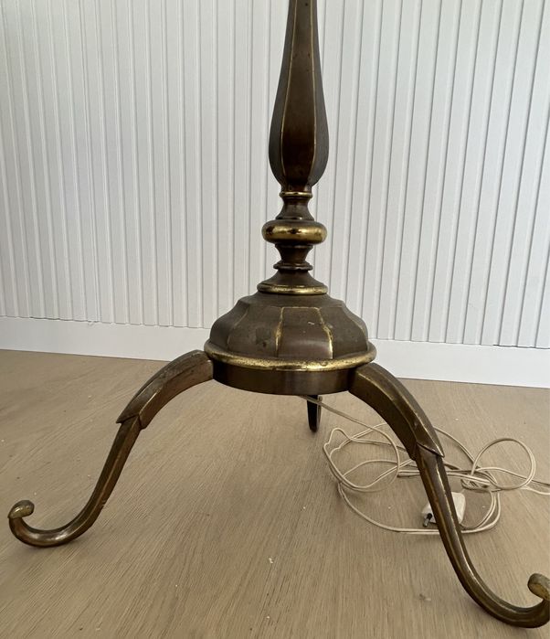 Candeeiro de chão/pé, em bronze dourado, arte nova
