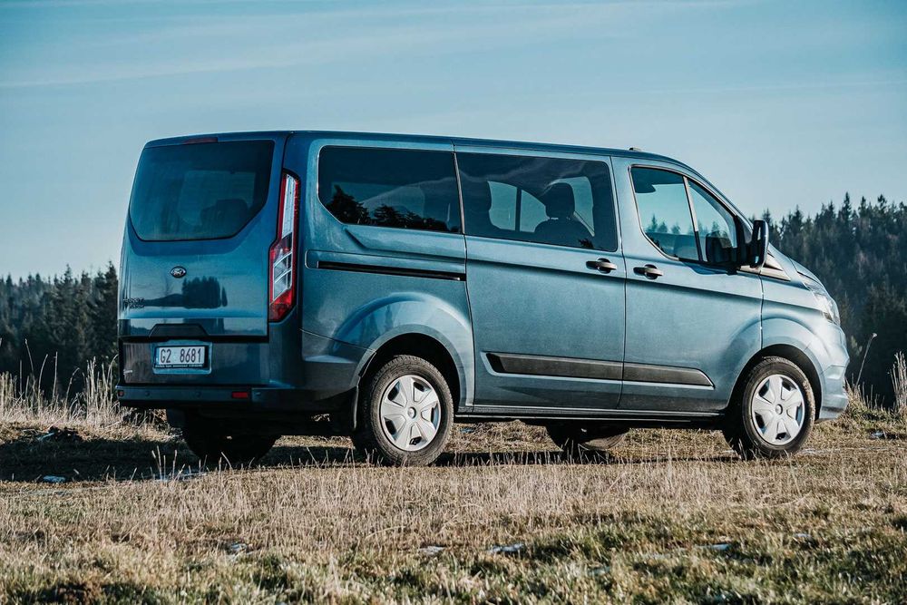 Bus Wynajem Ford Transit 9 osób, automat/tempomat, 170km Android/Apple