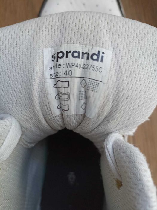 Buty sportowe Sprandi - 40