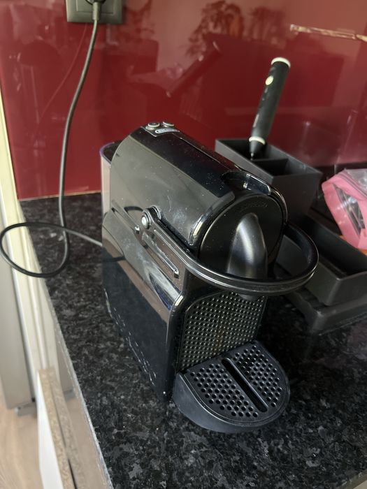 Máquina de Café DELONGHI Nespresso Inissia