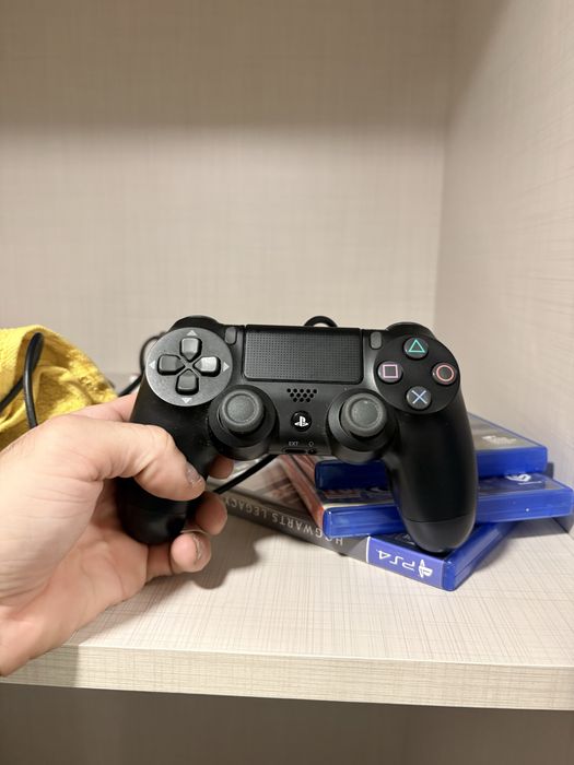 Playstation 4 com 3 jogos