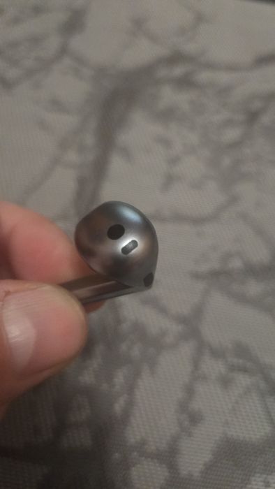 Продам навушники  Samsung Galaxy Buds 3