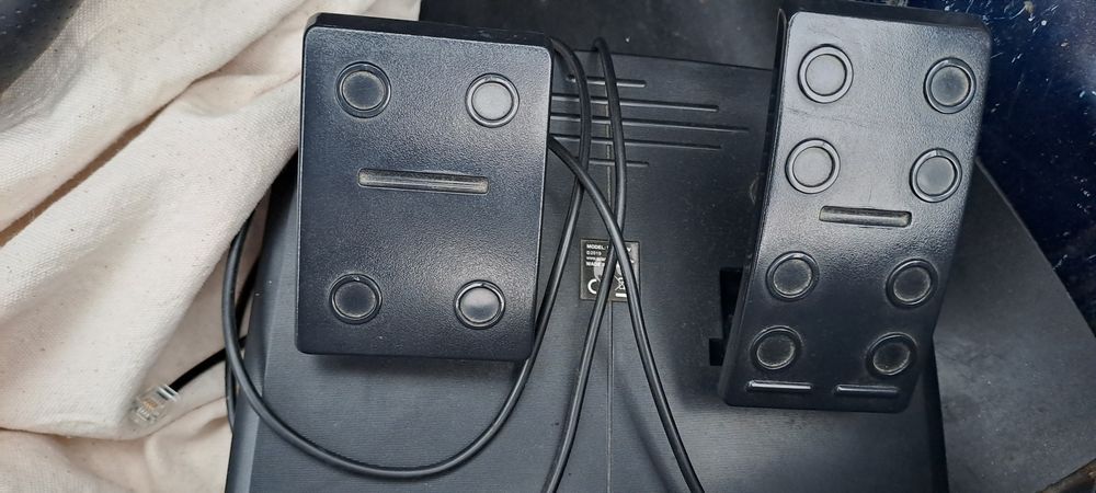 Volante Playstation e pedais