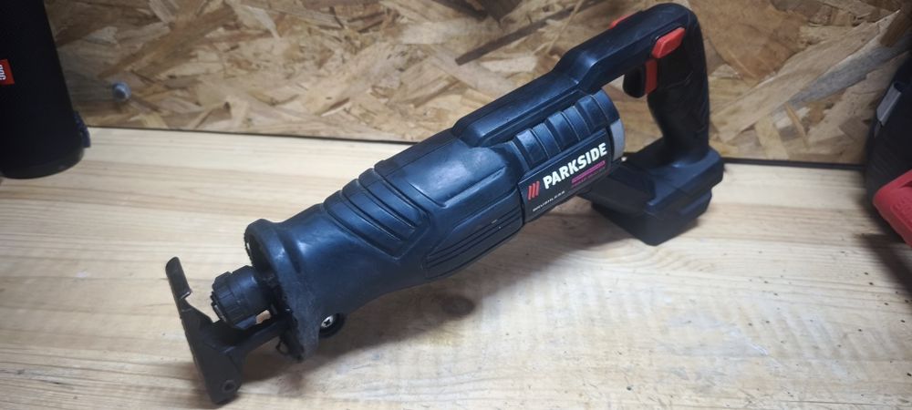 Serra Sabre Parkside Performance 20V (Brushless) - Para reparação/peças